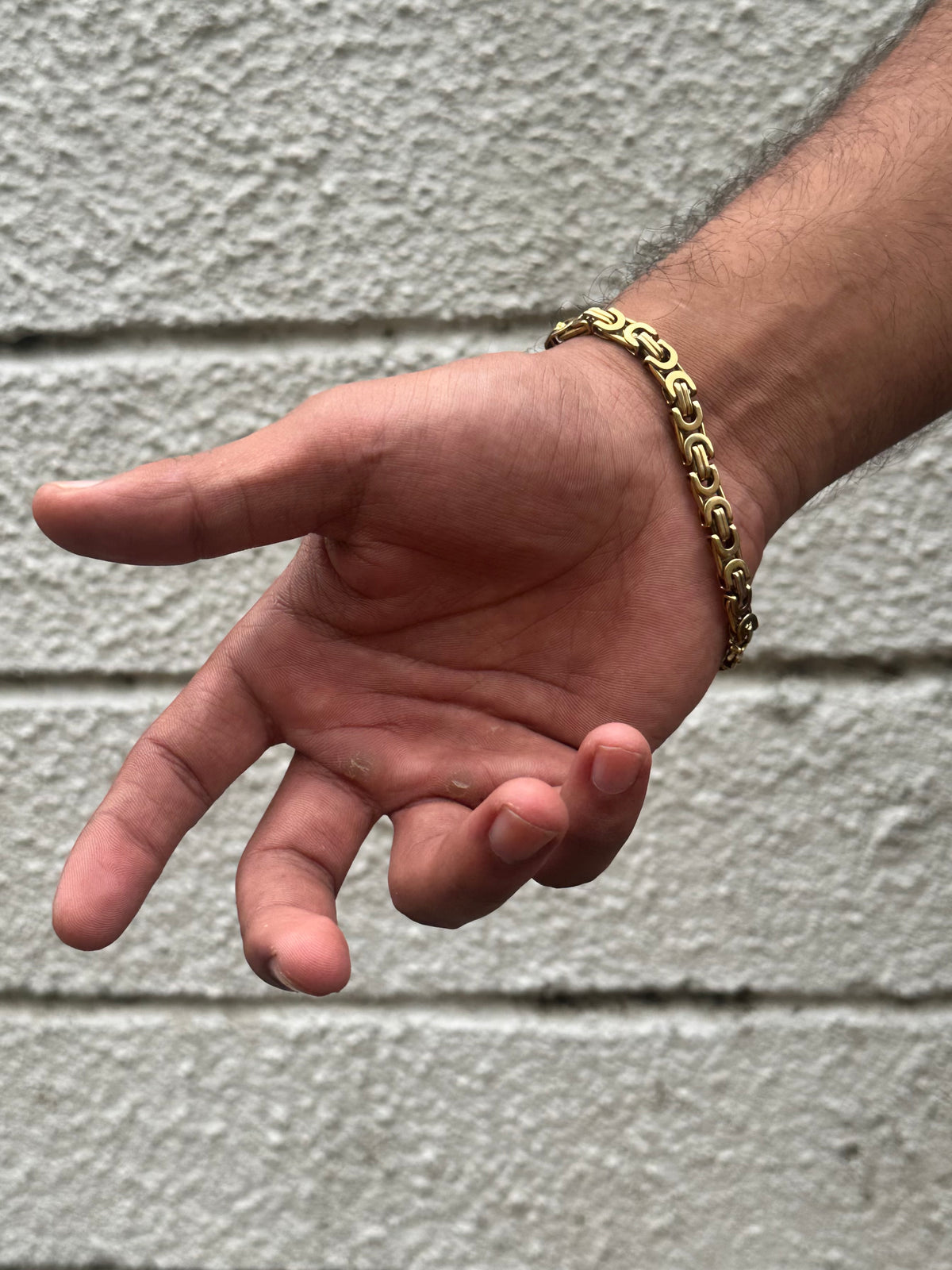 Chunky men's golden bracelet