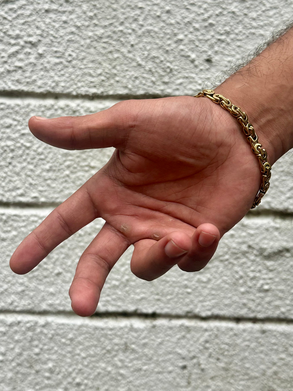 Chunky men's golden bracelet