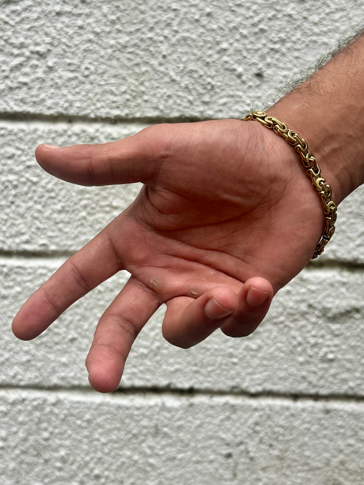 Chunky men's golden bracelet